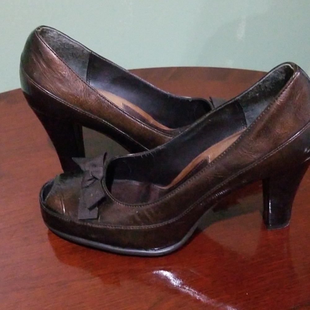 Shoes - Picture 2 of 3
